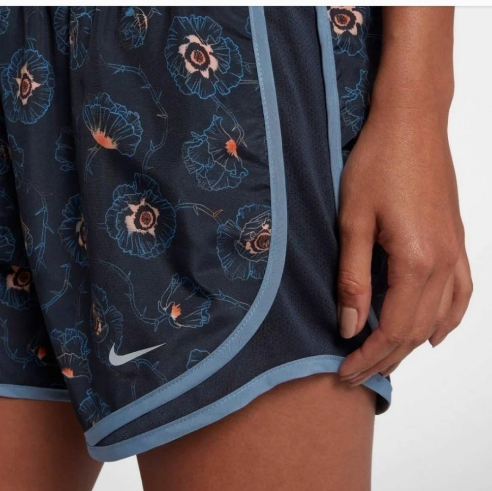 Nike tempo running